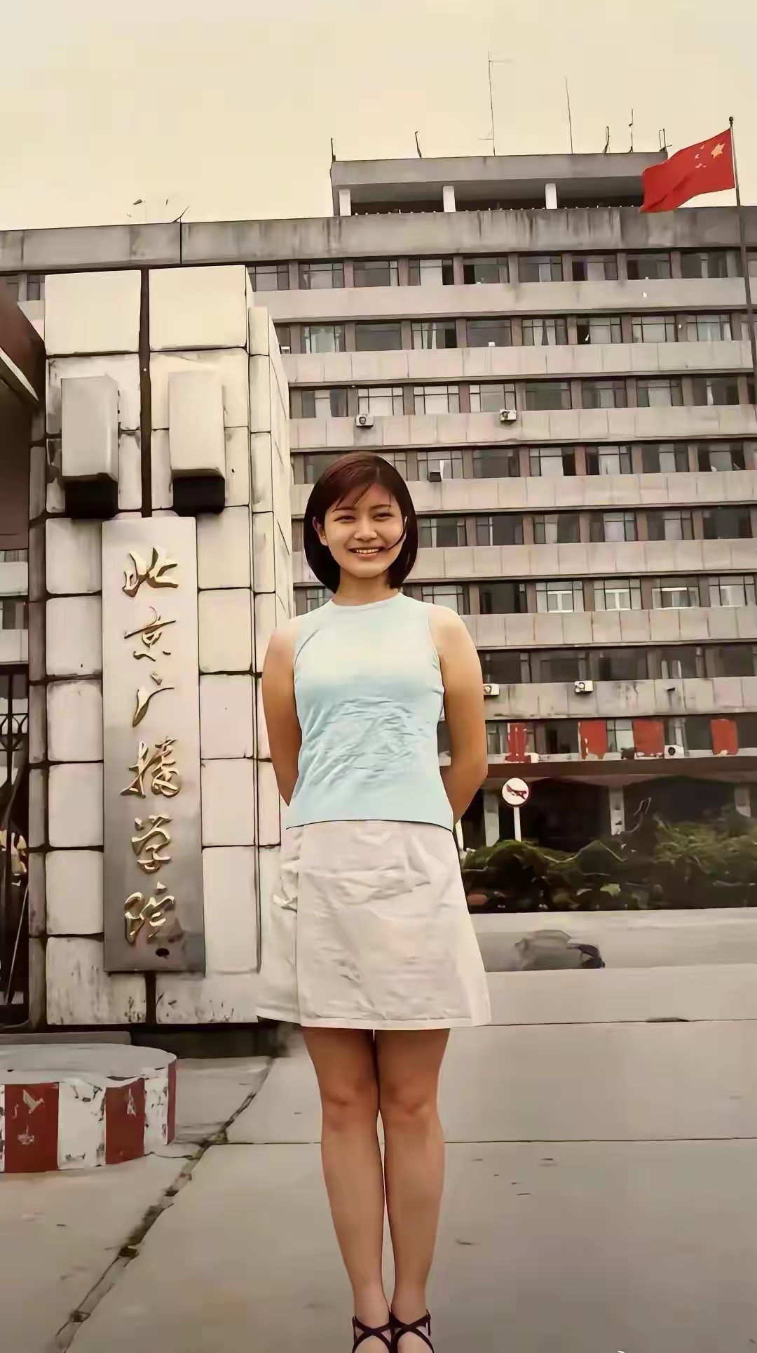 当年相貌平平无人识，如今逆袭成国民大明星！你一眼认出她是谁吗