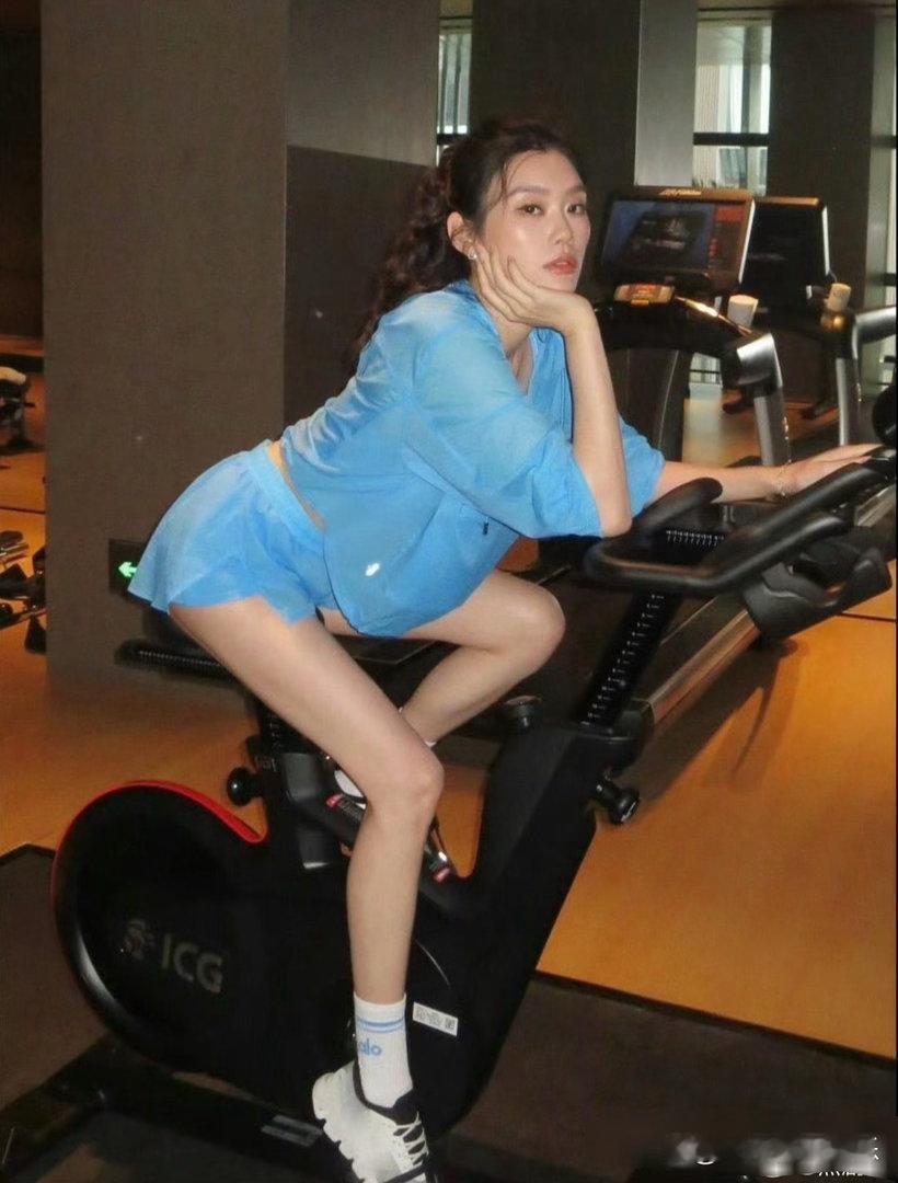 37岁的奚梦瑶，少女感越来越足啦！