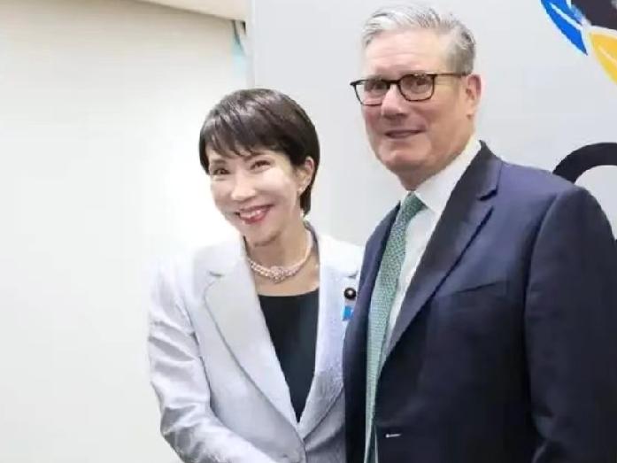 访日不赴宴，数小时闪离日本，高市的豪赌，斯塔默早已看穿！1月31日，斯塔默访