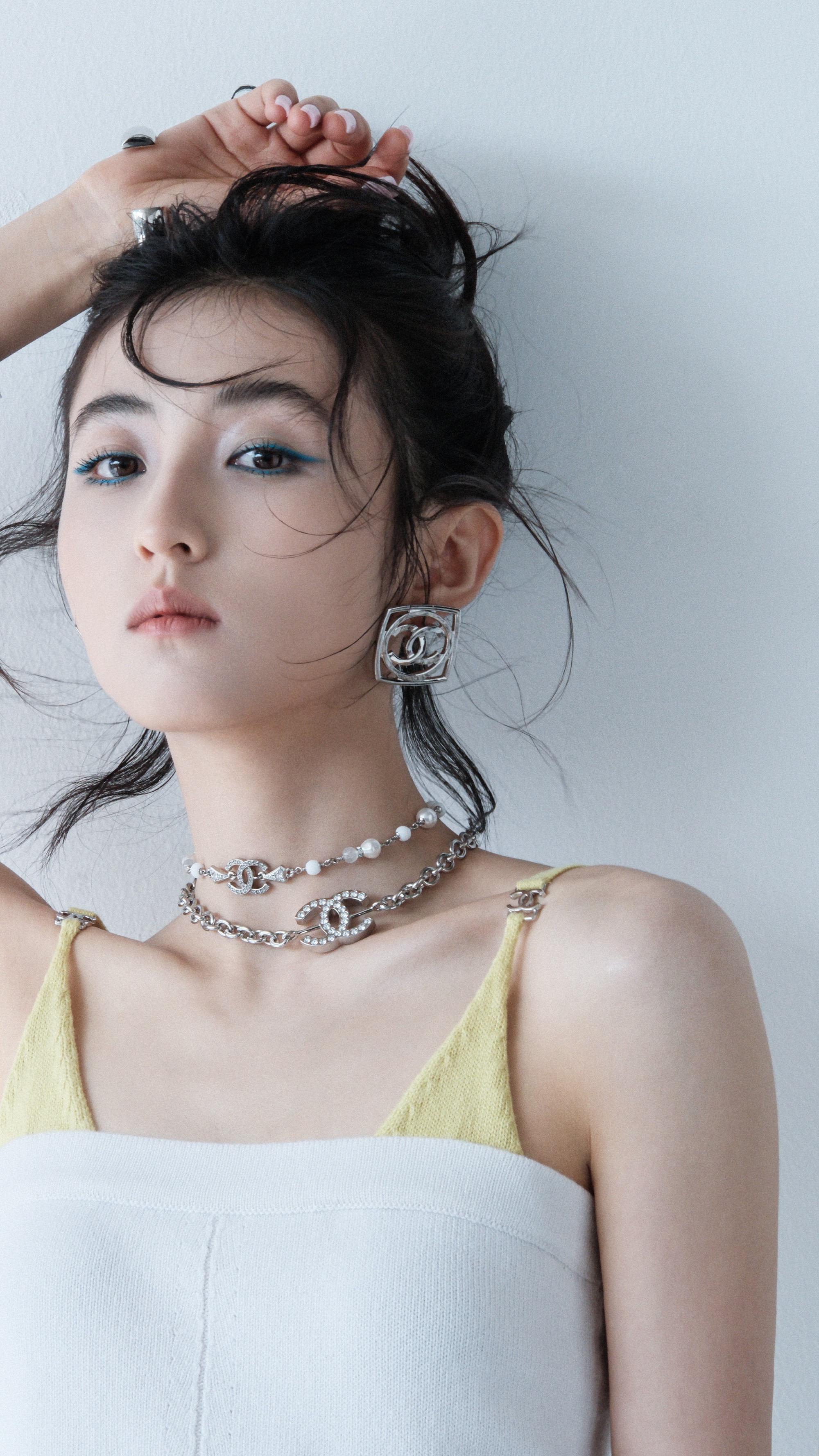 张子枫ELLE首封，秋日暖阳大片，恭喜子枫妹妹。张子枫