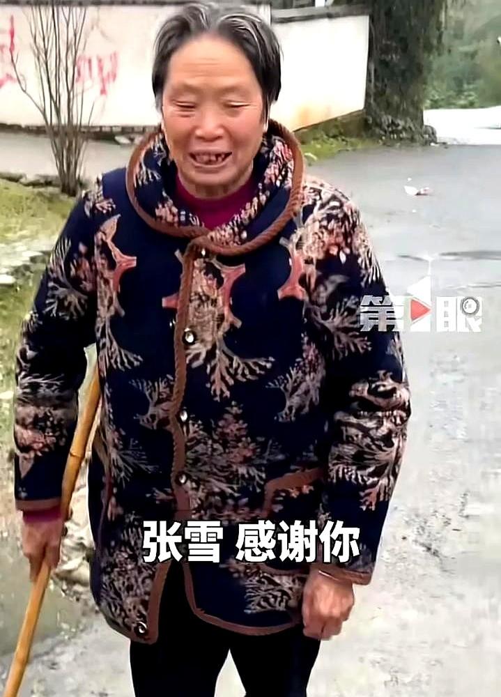 这才是真助农，不搞直播不刷数据！湖南麻阳的张雪，春节回家吃饭，听说村里红糖卖