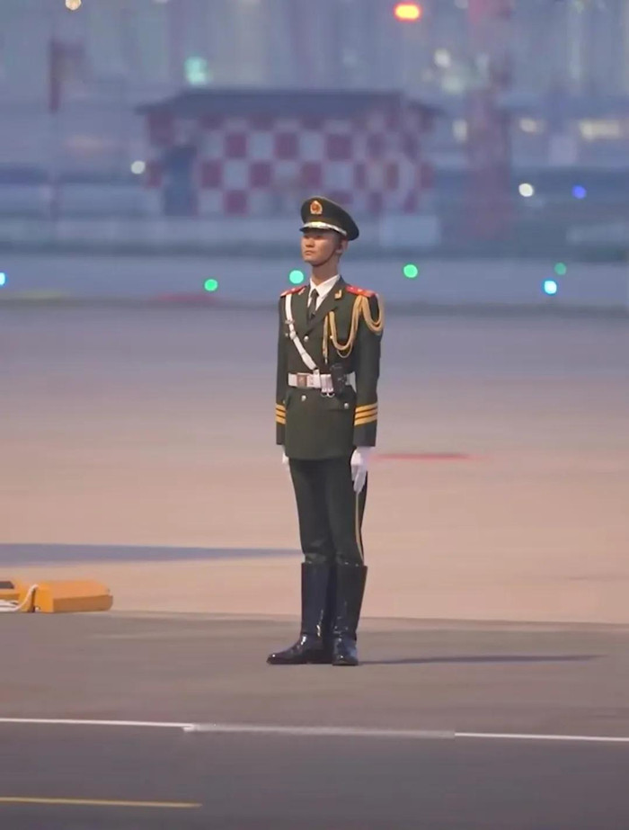 震撼外网的中国军人是哪个部队的?