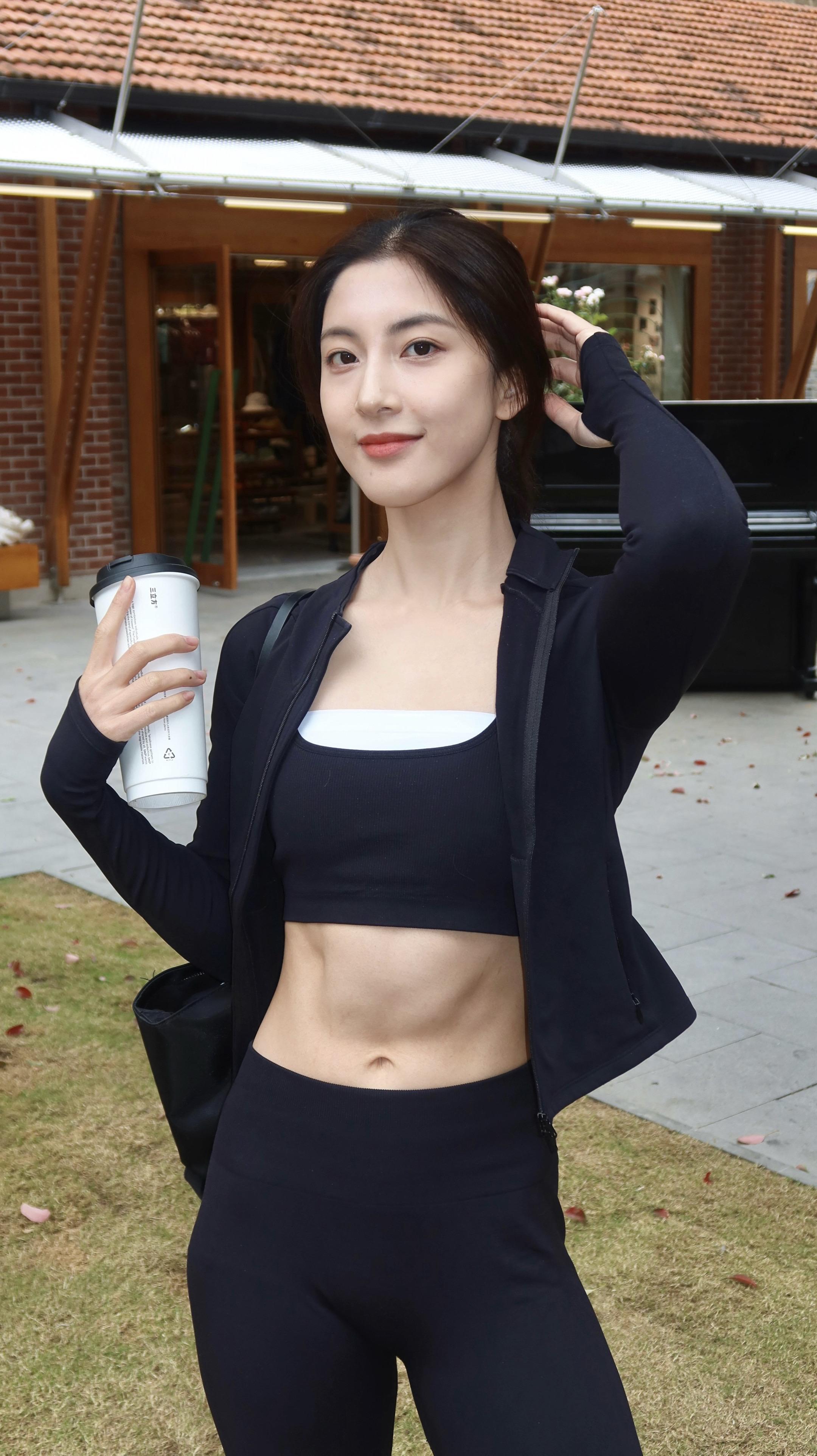 当瑜伽服走出瑜伽馆，每一步都自带松弛滤镜。