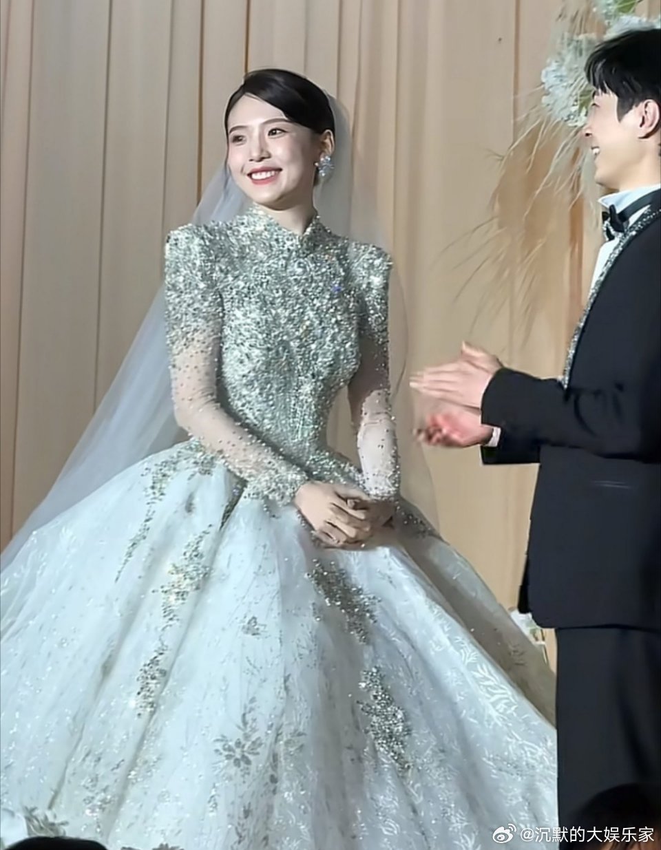 章若楠最小的妹妹，02年的也结婚了恭喜恭喜这俩姐妹一看就是亲生的，长得也太像了爸