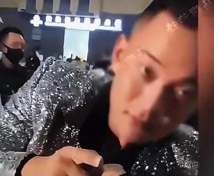 缅北的白二少爷，往昔何等辉煌。手戴价值350万的名表，豪车任其驱驰。他有权有势又