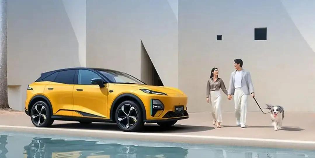 全新深蓝S07定位是中型SUV，以华为智驾+长续航+五星安全为硬核配置，是长安汽