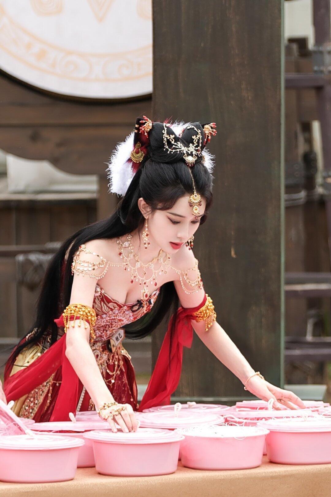 孟子义妲己太美了太美了！！这一身简直绝美，妲己本己。突然理解纣王了​​​