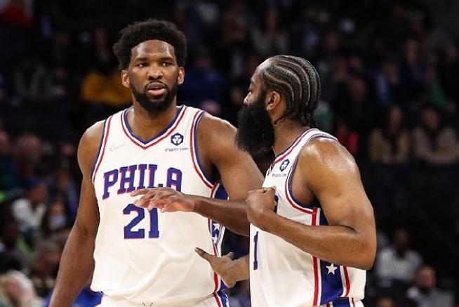 恩比德在生死战硬了一把，带队获胜！接下来，压力给到哈登这边了！当初哈登联手恩比