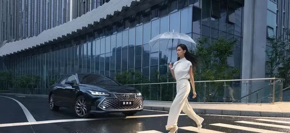 不得不承认，这就是赤裸裸的现实！油车20万：使用10年，油费10万，卖3