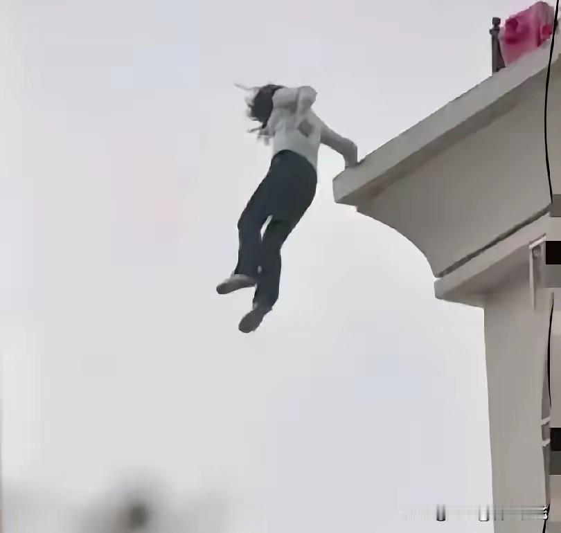 这下好了，不仅老婆知道了，全国网友都知道了！山东一女子发现老公特勤快，最近只要