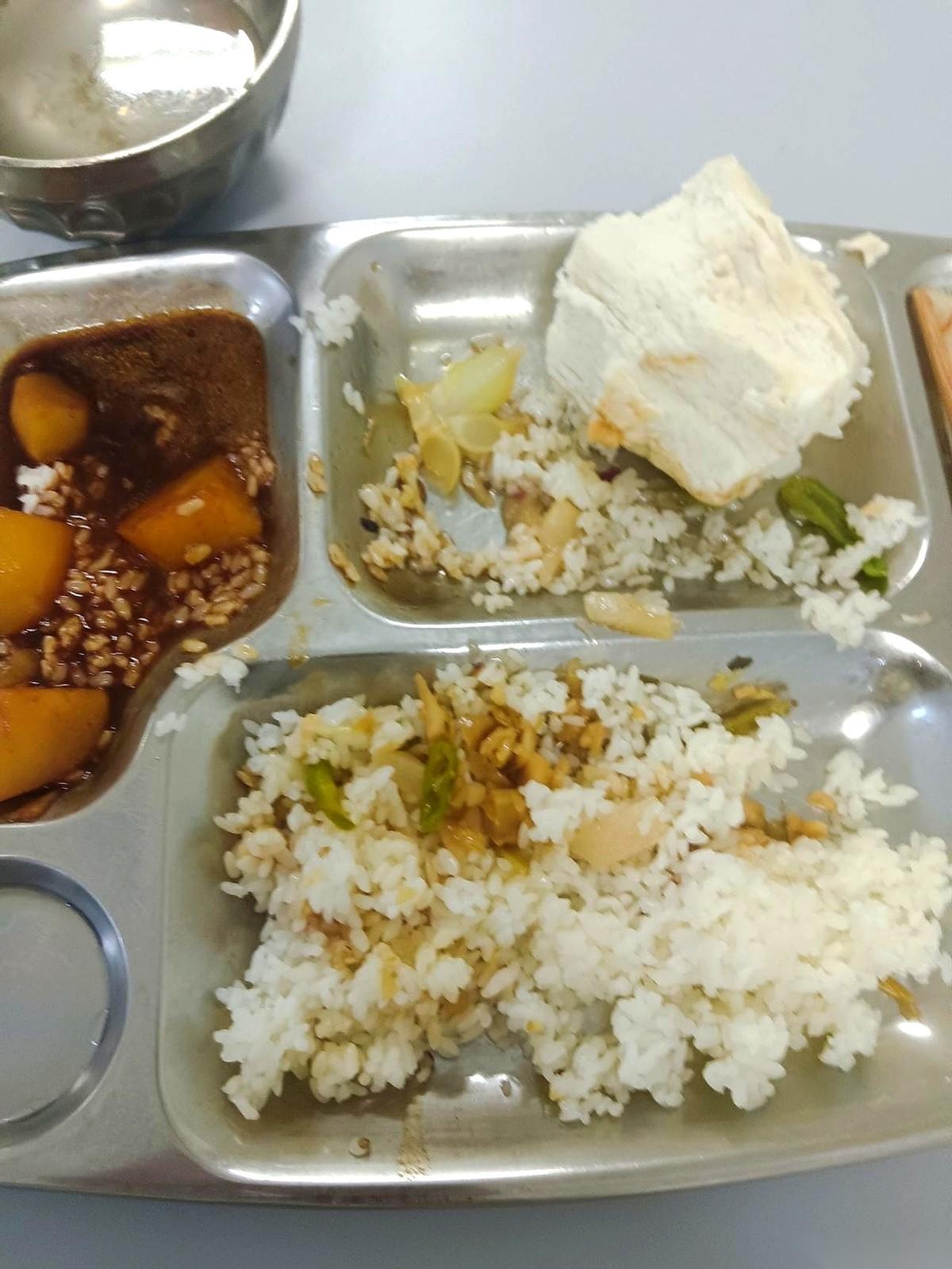 我算是看明白了，现在有些老板的心，比冬天车间里的铁还凉。让你一个月拿1500块