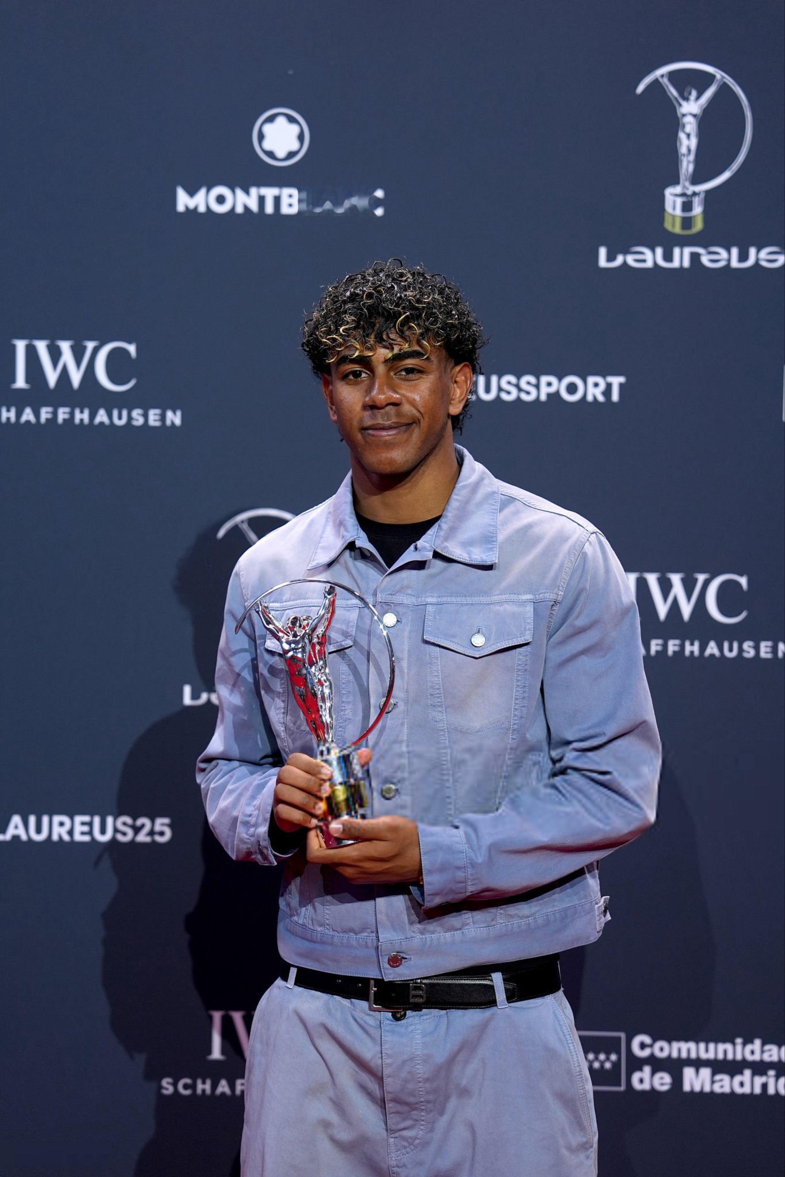 亚马尔：对我来说，梅西是历史上最好的球员，也许他不是历史上最好的运动员，但他也