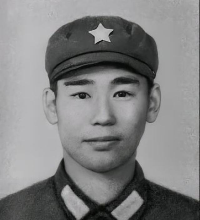 1979年2月，姜利民摸到了越军的暗堡阵地，越军没有发现他，谁知他突然打开手里的