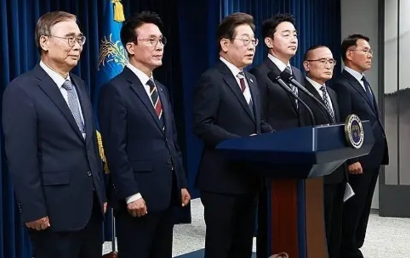 李在明上任的第一站很可能是访问中国。而日本首相石破茂是最先访问中国还是韩国，估计
