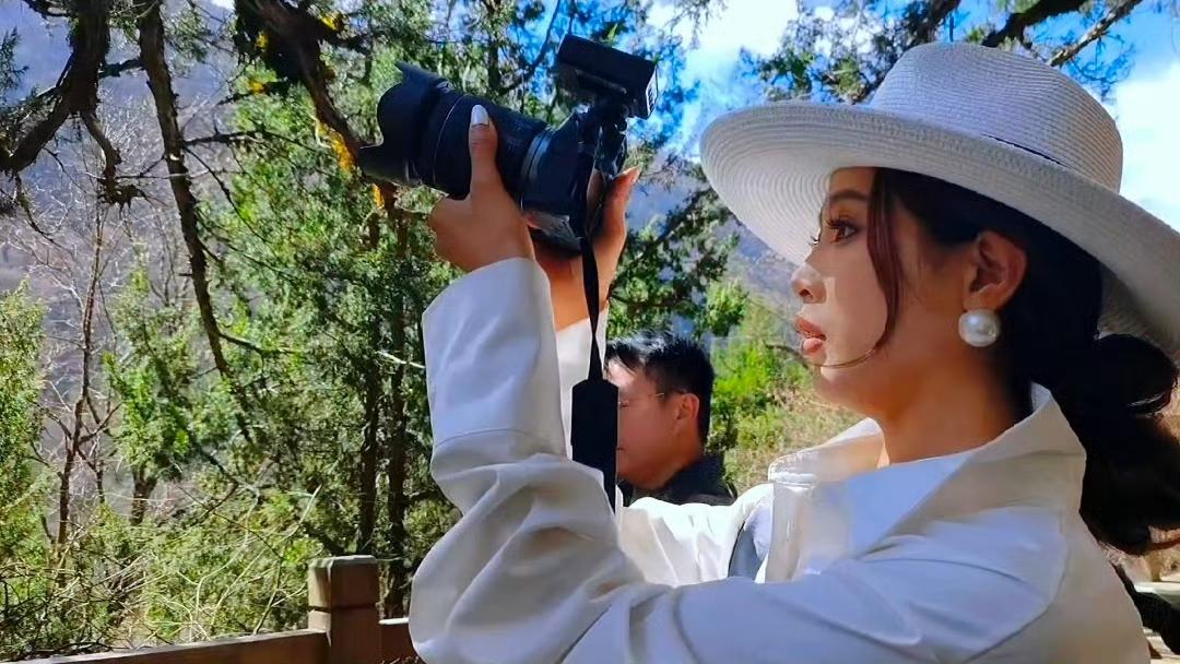 山风正好，不如去四姑娘山走一走这个季节的四姑娘山像被大自然悄悄调亮了滤镜。满