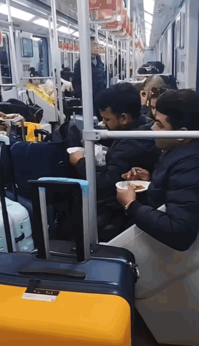 满车厢咖喱味！这回又是印度人！上海地铁凌空路站（紧邻浦东机场）惊现辣眼一幕！一