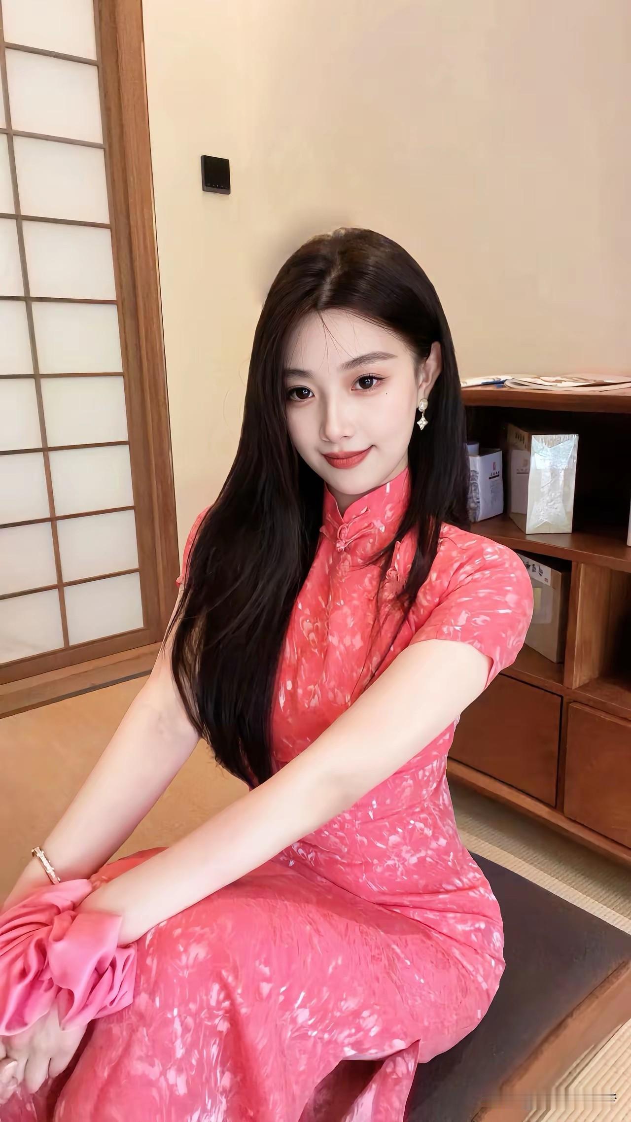 《红楼梦》中的秦可卿，与公公贾珍通奸之事败露后，香消玉殒于天香楼。这不仅是她个人