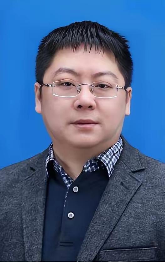 看许家印的恒大歌舞团让人不禁联想起来丁宁的e租宝，都是生活奢侈，丁宁的e租宝是彻