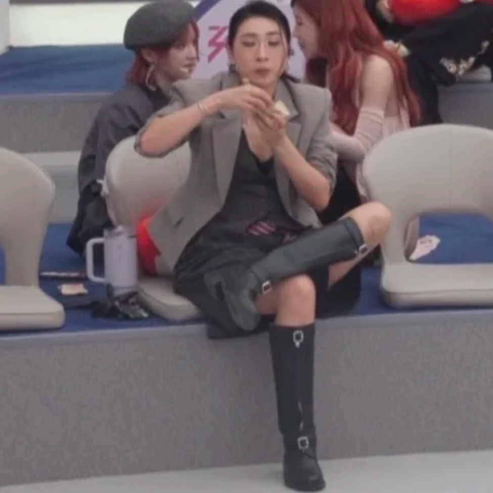 淡淡你吃的好霸气