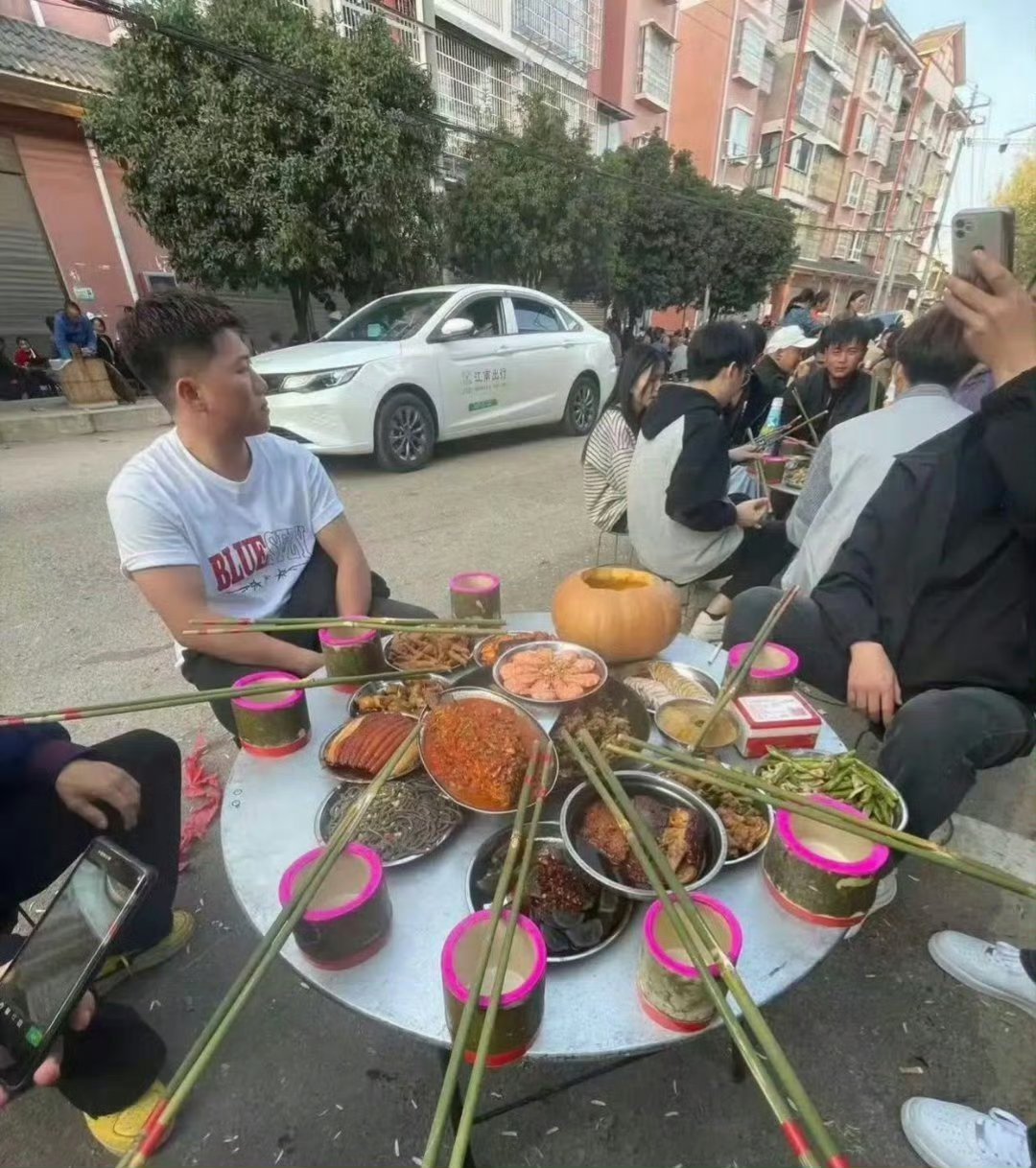 这是什么筷子都想用手抓了