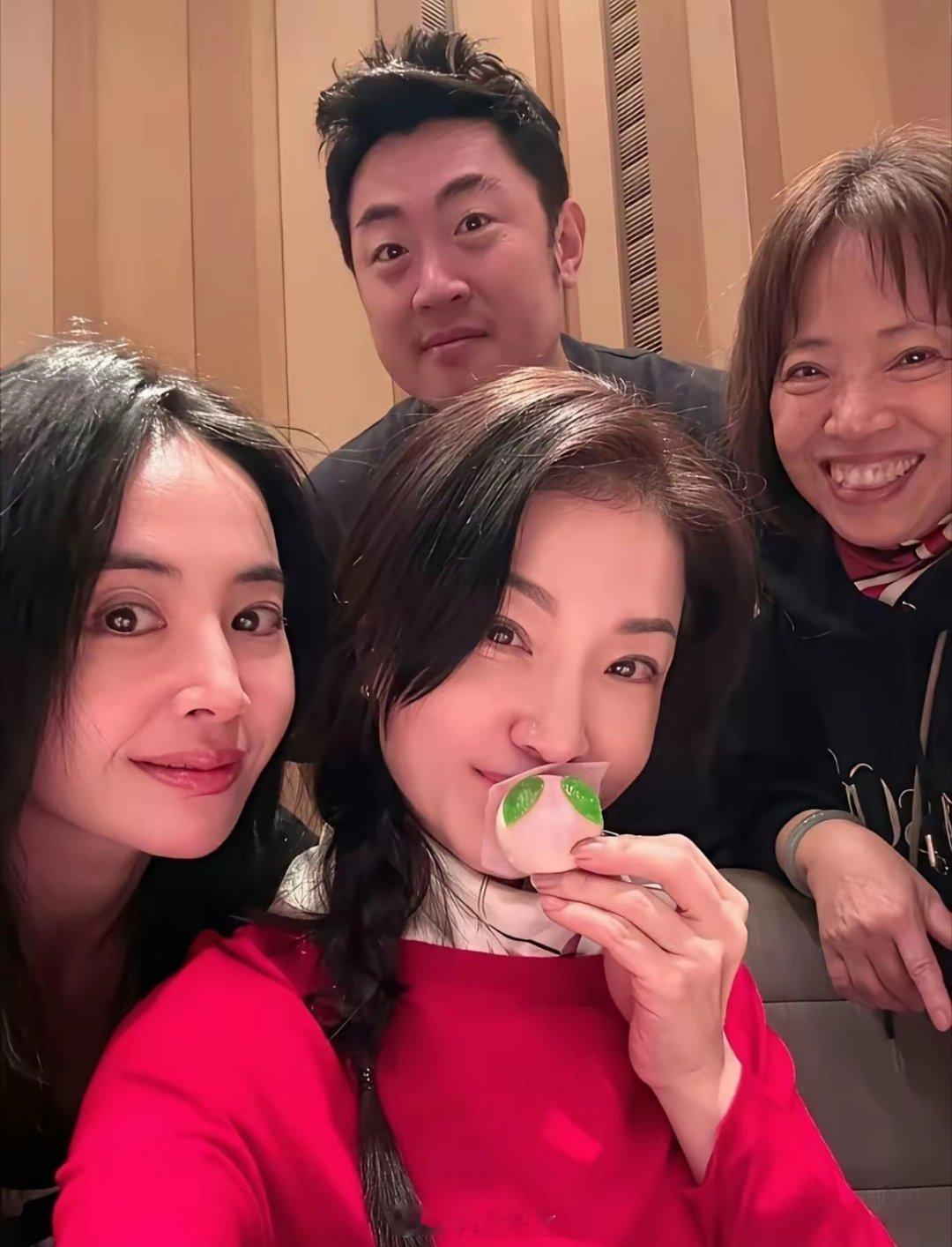 蔡依林肯定是她妈妈亲生的，这长得完全就是复制粘贴啊！