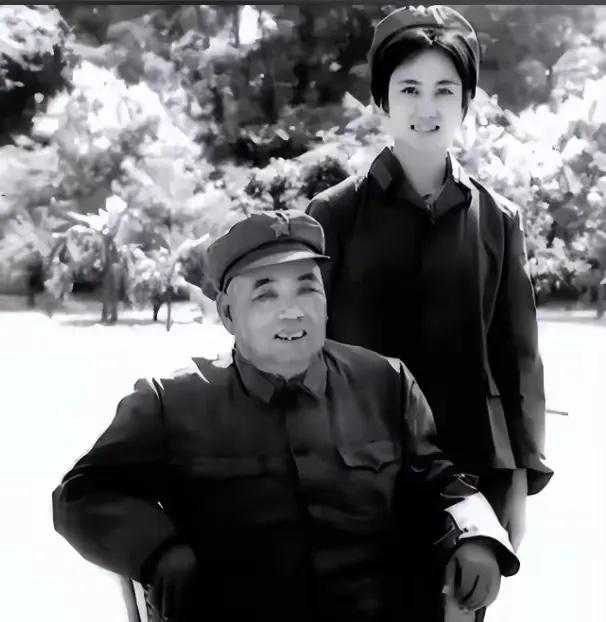 1973年，许世友坐飞机时，发现飞行员竟是自己的女儿，他先是惊讶，随后自豪地说：