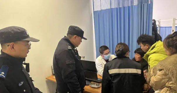 生死时速！民警10分钟狂奔23公里护送高热惊厥幼童