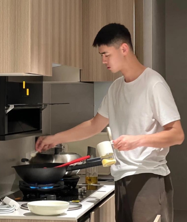 五年前，妻子爱上了男同事，我选择退出，毫不犹豫提出了离婚，从那以后我们再也没有联