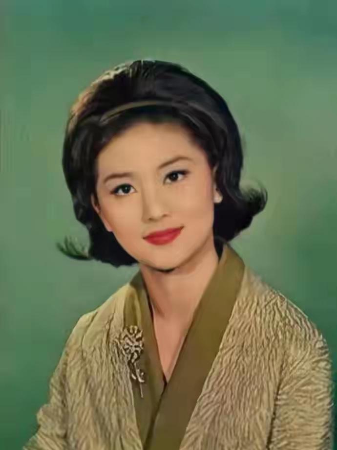 苗金凤离世，80岁走完半世纪演艺路，她演的贵妇至今没人超越。6月25日