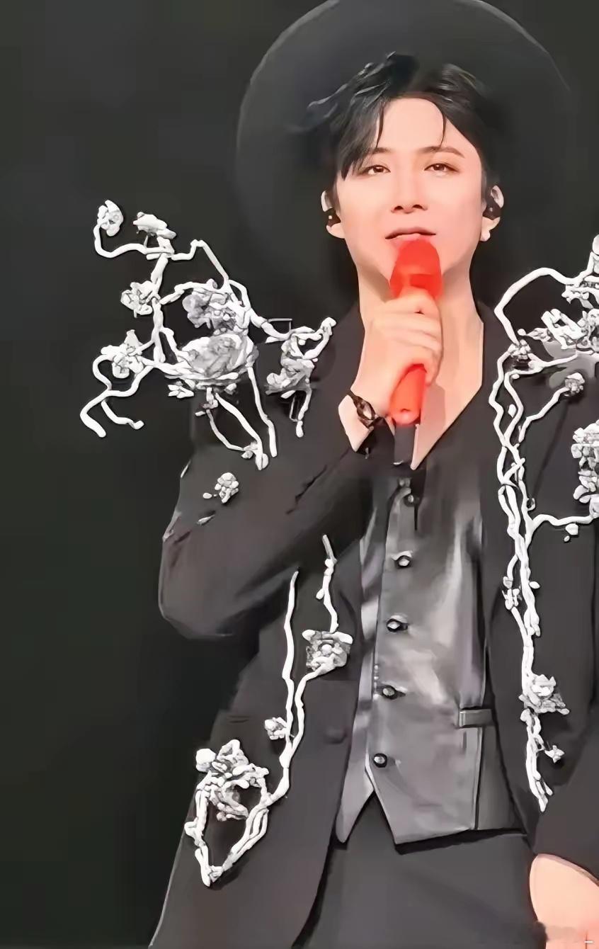 我有预感，​刘宇宁肯定后悔开演唱会了，​不是因为唱的不好，也不是因为票不好卖，而