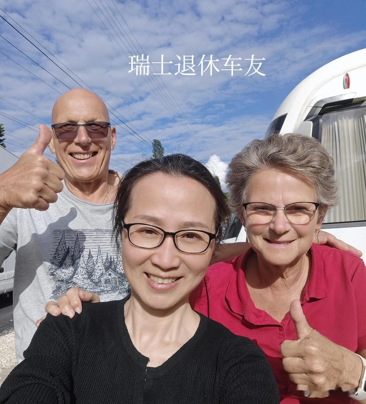 房车旅行的快乐，与瑞士退休车友不期而遇。在卢瓦尔河谷的舍农索城堡驻车，我们偶