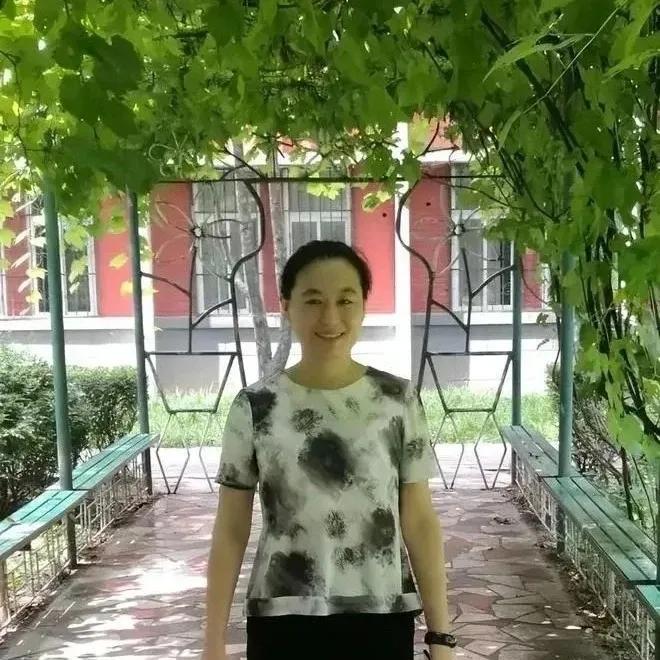 命运这个东西说不清楚，谁能想到一个气质优雅的教授，走在校园里会发生意外？张爱玲