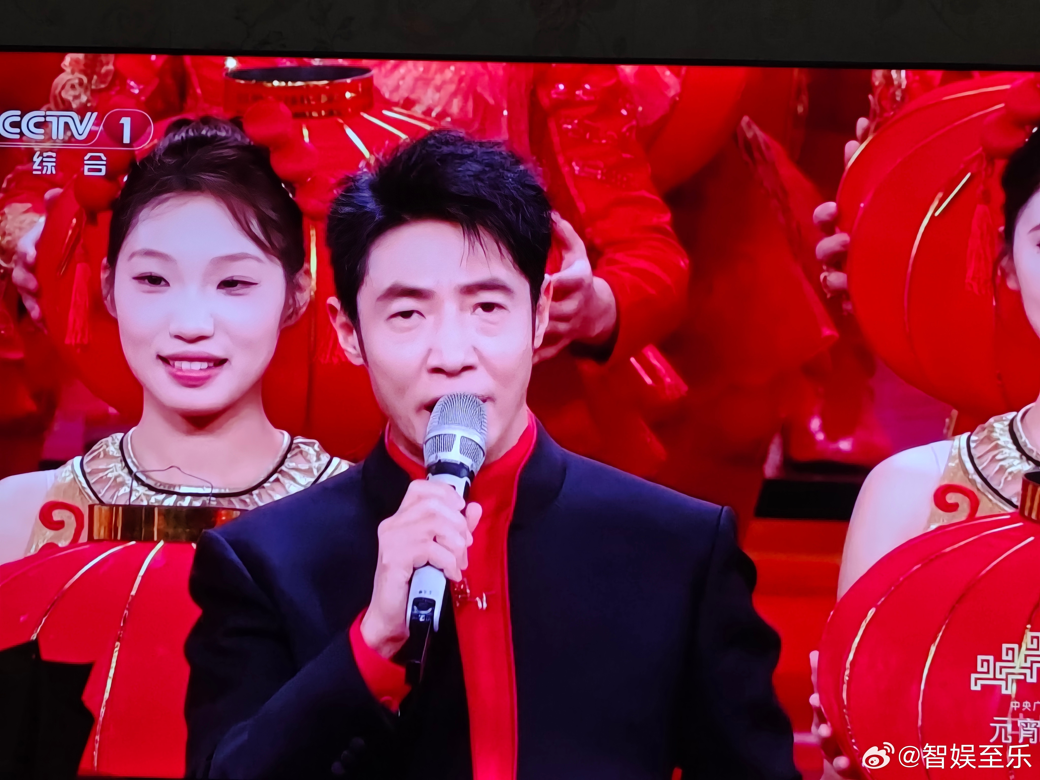 央视元宵晚会又一年央视春晚元宵晚会落下帷幕，年味淡，晚会热度不如以往，主持人阵容