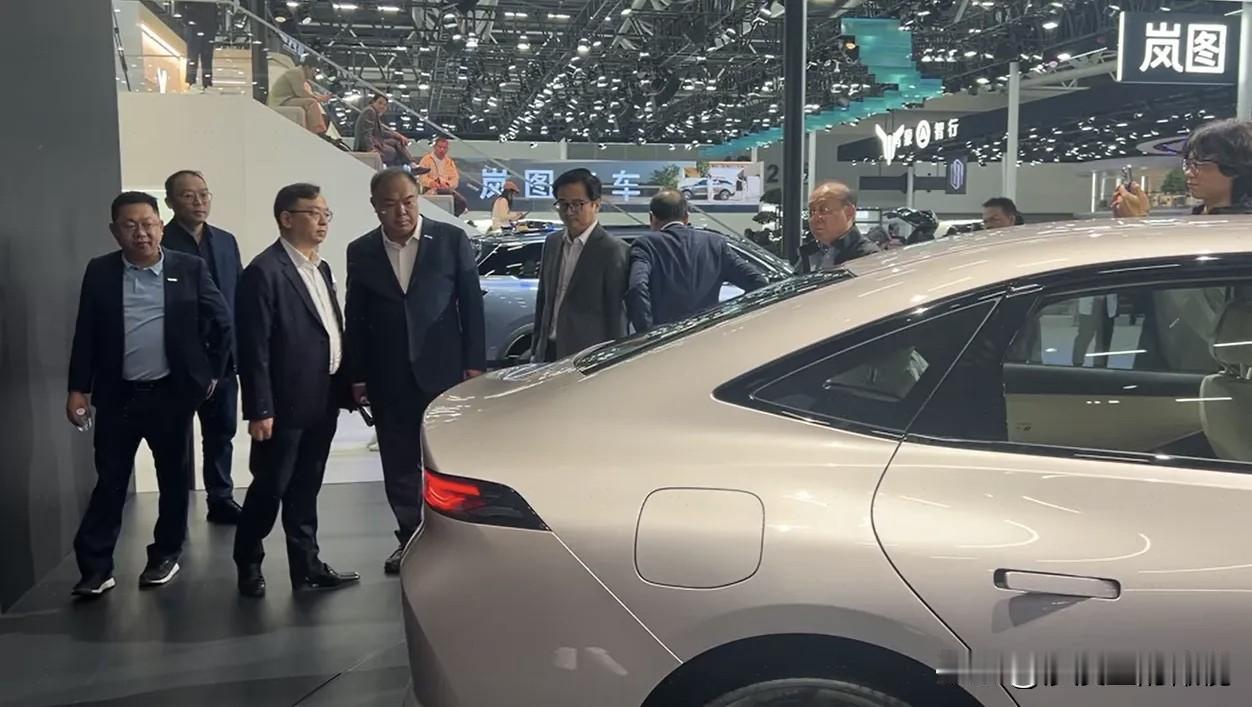 为什么比亚迪一直被黑，却从来不攻击友商了？最近王传福亮相广州车展的视频火了，