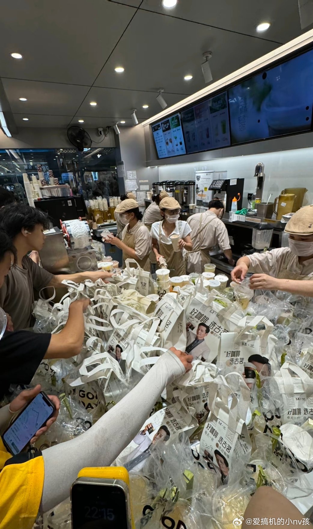 听说这两天全国都在薅美团的羊毛？[捂脸哭]我大概是最后一个知道的…​​​