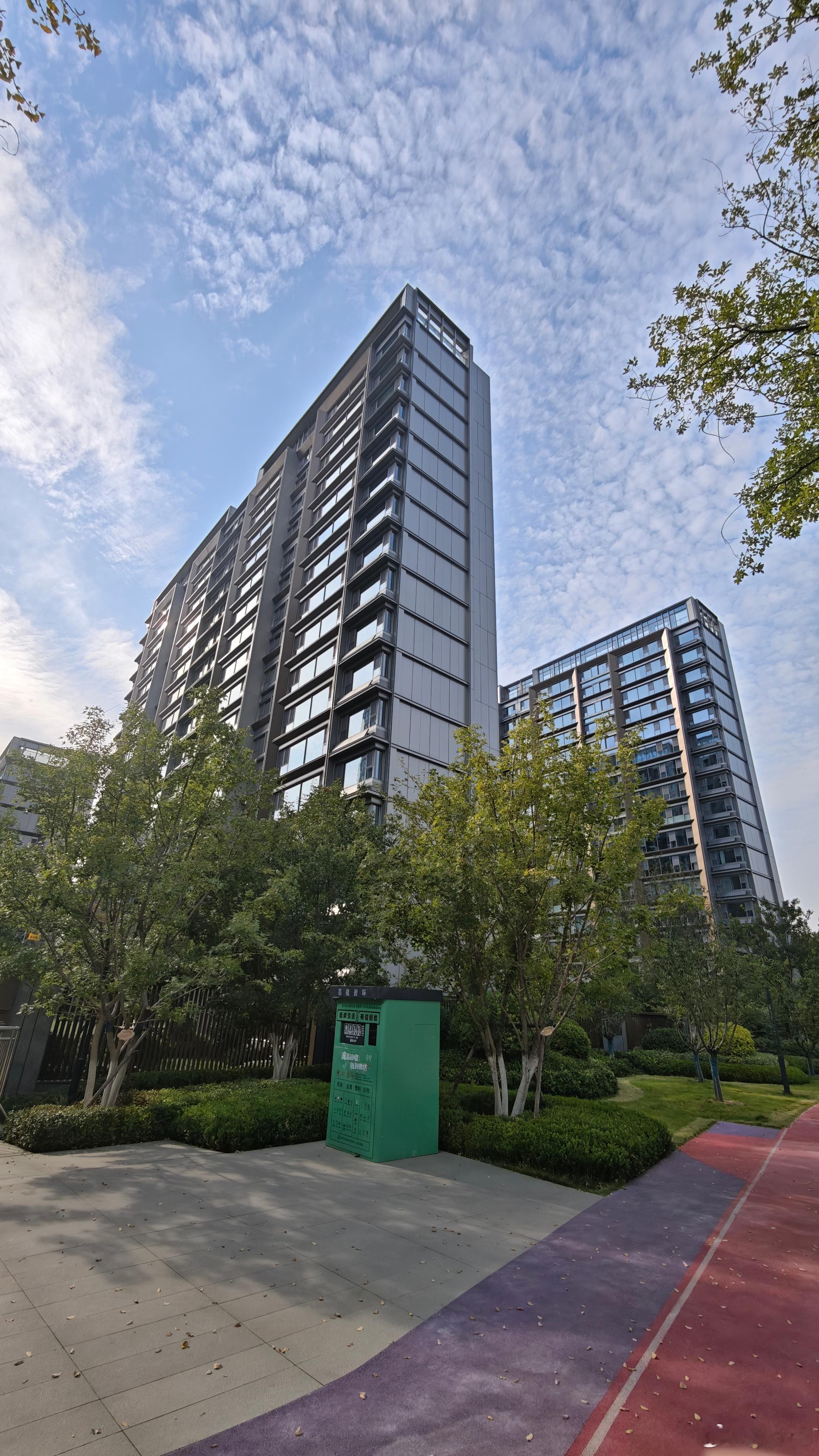 济南6号地铁线到中建云镜的距离。没有开车过来，从单位龙湖天街站，坐的6号地铁，2块钱到开拓路站下了，