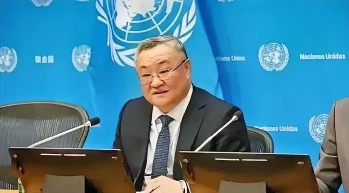 刚接过安理会主席的槌子，傅聪就当着各国记者的面说了句大实话：“美国是第一，但他们