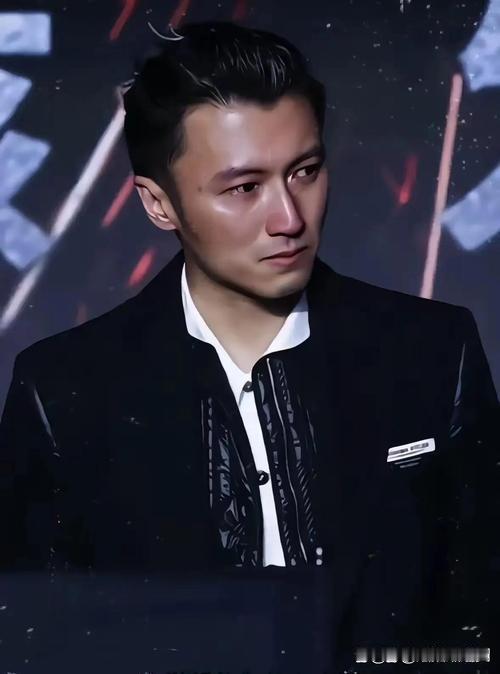 离婚多年，谢霆锋极少将两个儿子接到身边生活，常年由张柏芝全权照料，一度被诟病疏于