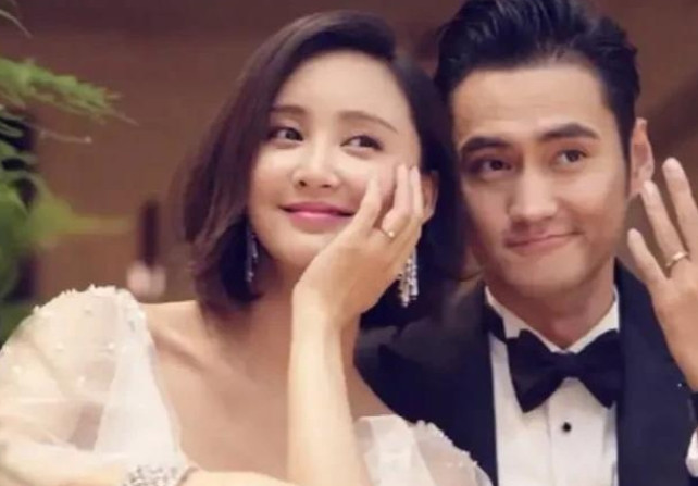 2014年的某天晚上，刚刚离婚的张歆艺依旧无法入睡，就在这时手机响了，对面传来一