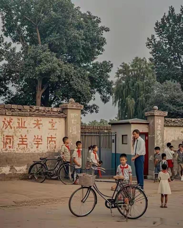 农村的中心校将何去何从？现在农村的中心校仍然是乡镇各学校的管理机构，所有乡镇里