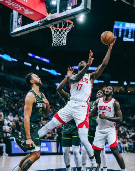 休赛期的时候，火箭队一定要当心，因为现在有很多球队都看中了火箭队的前锋塔里·伊森