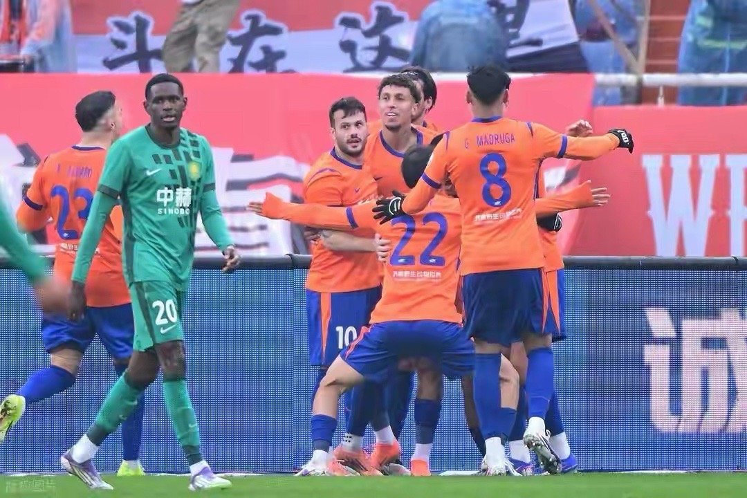 中超-克雷桑传射泰山2-1国安延续主场十年不败两连胜实现积分归零中超山东泰山