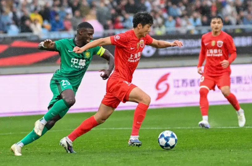 海港这赛季人员配置怎么搞的，真的是旱的旱死，涝的涝死。就右边路右边前卫或右边锋