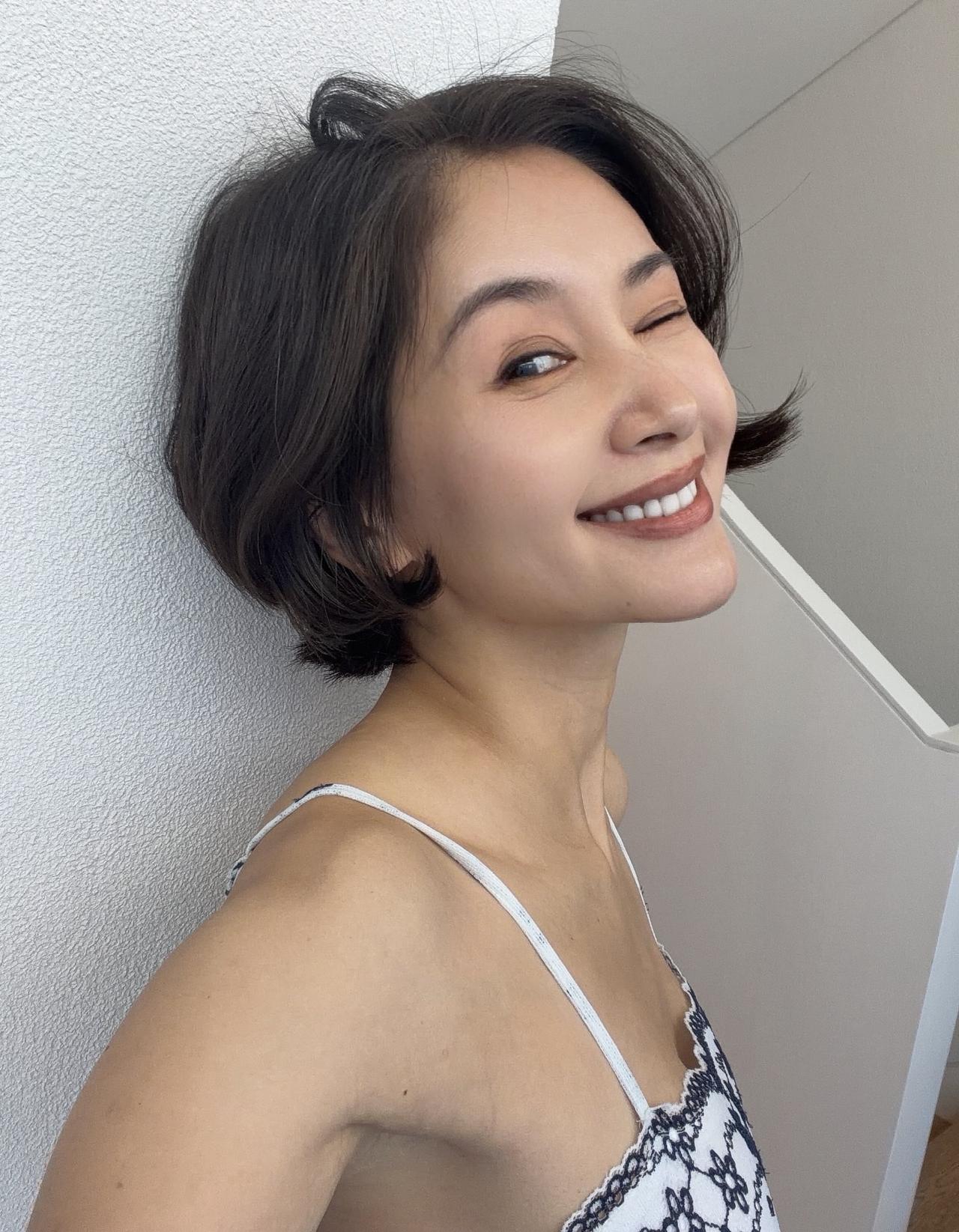 8月31日，39岁的王子文在社交平台晒照，剪头发了看着很利索，专门把皮肤晒黑了，