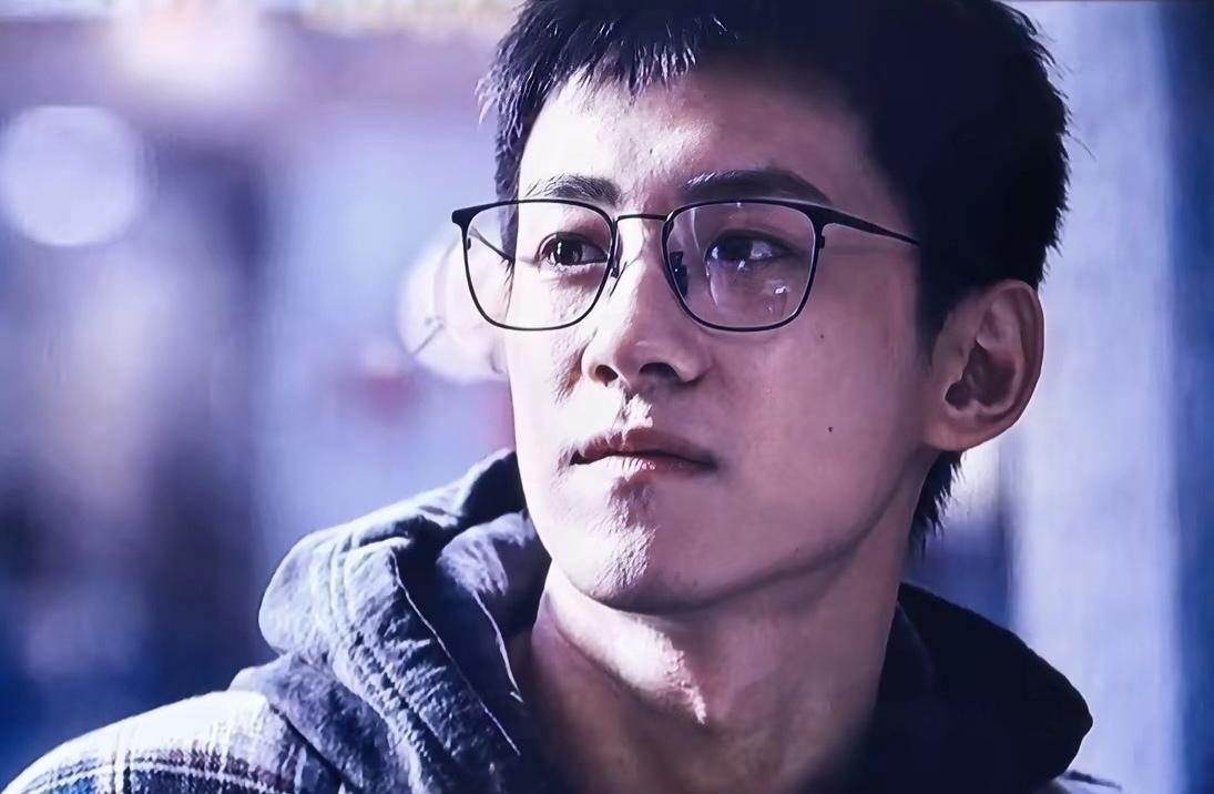 追剧《爱情没有神话》看到剧中的网文作家何韩常年住在酒店里闭门造车，我很有些想法。