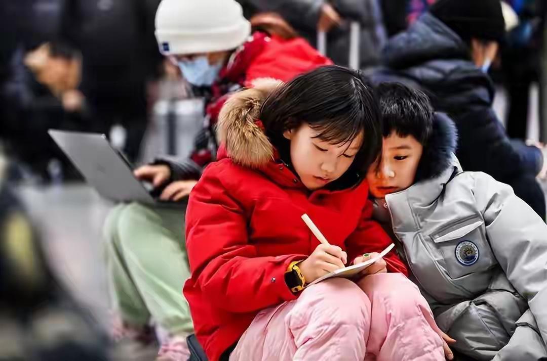 花100万补课，孩子毕业后月薪却只有6000，很多人不禁疑惑，国内家长到底在卷什