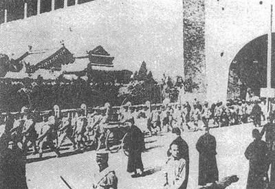 冯玉祥发动北京政变，吴佩孚败退回到老家后，给冯玉祥写了封信，说道：“惟足下此次所