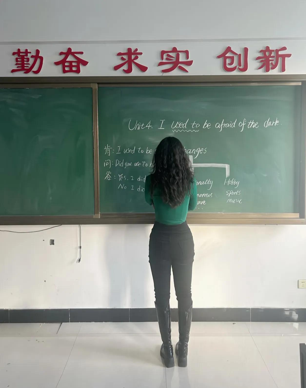 教师职称早已变味！一线教师直言：越评越寒心，越评越躺平如今的教师职称