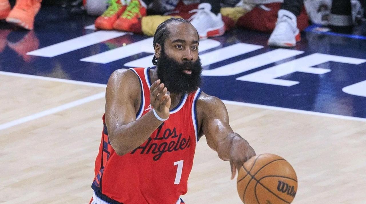 很多球迷觉得哈登需要祖巴茨，殊不知道是祖巴茨需要哈登。看了哈登这么多年，跟哈登最