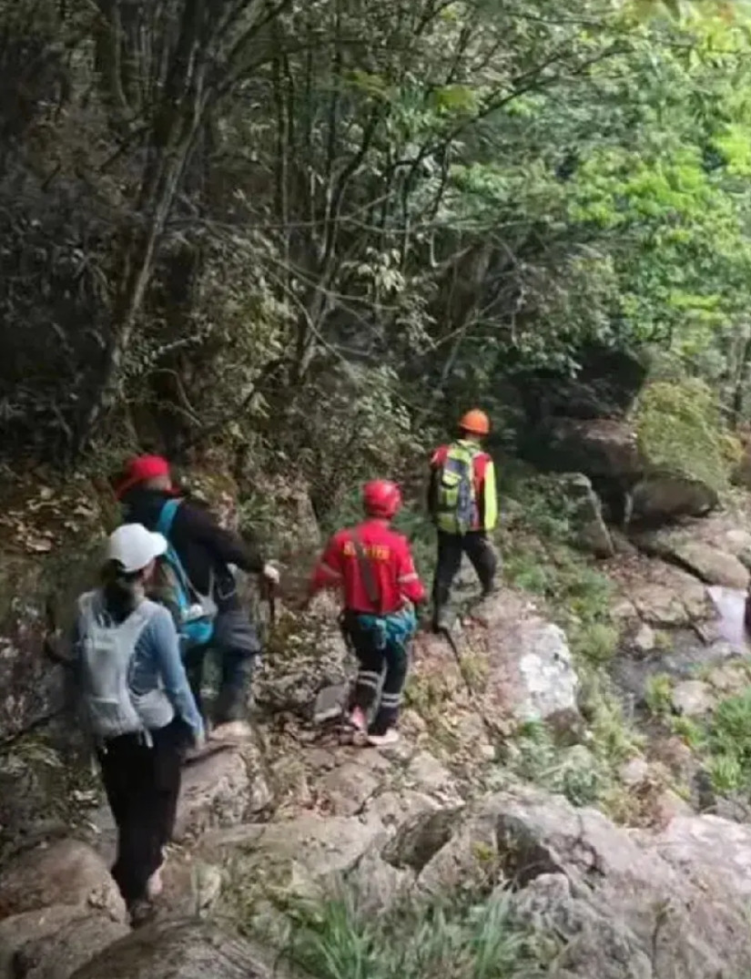 福建8岁小男孩丢失四天了，我挖出了几个疑点：‌1.有好多人曾经见到过他，说他